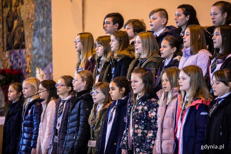 Spektakl słowno-muzyczny w wykonaniu uczniów ze Szkoły Podstawowej nr 40 w Gdyni // fot. Karol Stańczak