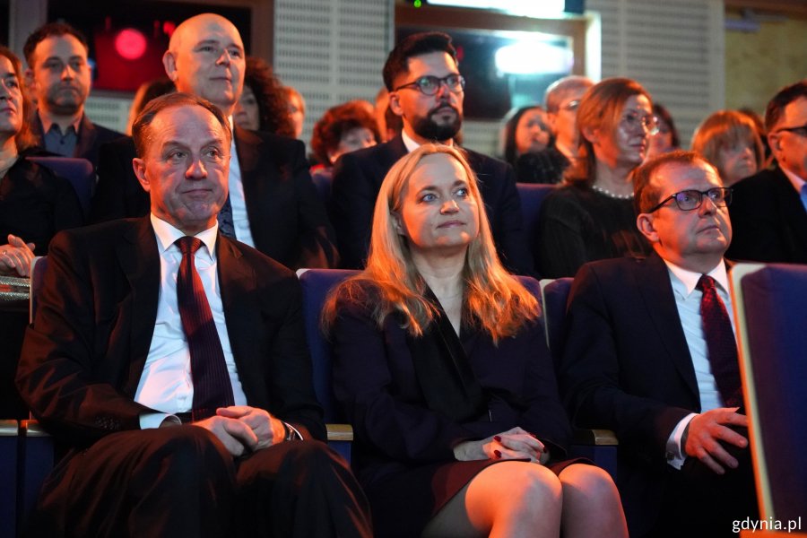 Na zdjęciu m.in.: minister zdrowia Jolanta Sobierańska-Grenda i marszałek wojew&oacute;dztwa pomorskiego Mieczysław Struk