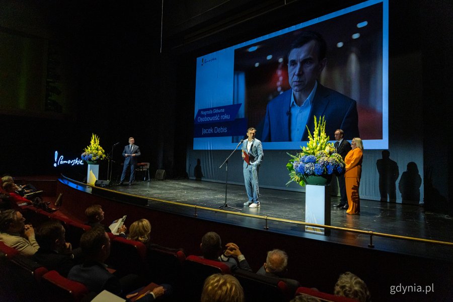 Jacek Debis z Agencji Rozwoju Gdyni. Gala wręczenia nagród Gryfów Pomorskich za rok 2024 połączona z obchodami Światowego Dnia Turystyki w Operze Bałtyckiej w Gdańsku (fot. Kamil Złoch)