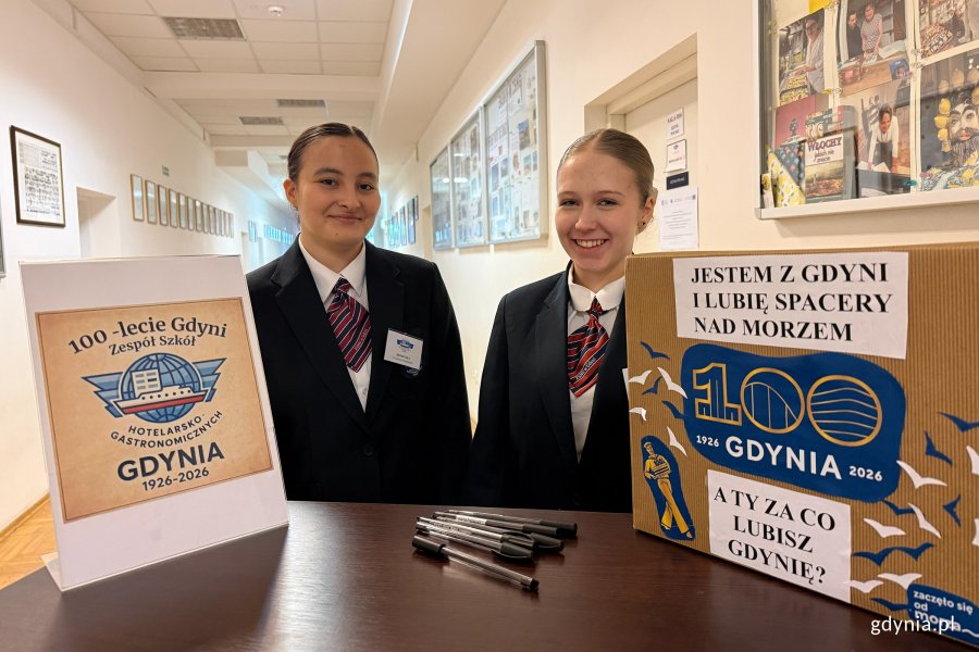 Uroczyste obchody 100-lecia Gdyni w ZSHG (fot. Katarzyna Balcerzak)