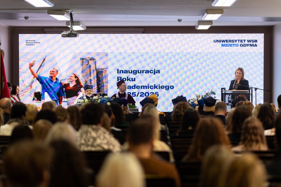 wiceprezydentka Gdyni Oktawia Gorzeńska podczas przemówienia na UWSB Merito