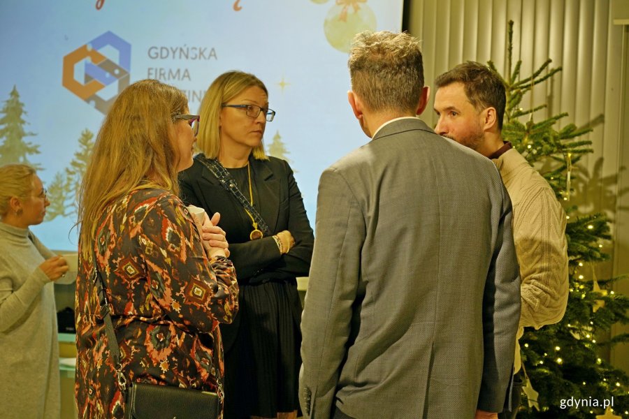 Uczestnicy spotkania świątecznego gdyńskich firm rodzinnych zebrani w InfoBoksie 
