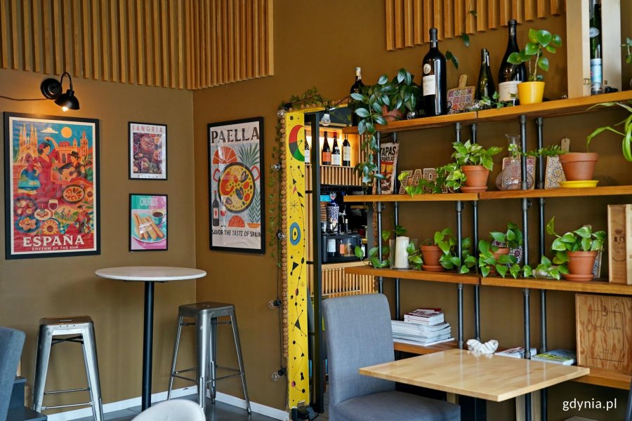 Wnętrze jednej z sal w restauracji Tapas Barcelona 