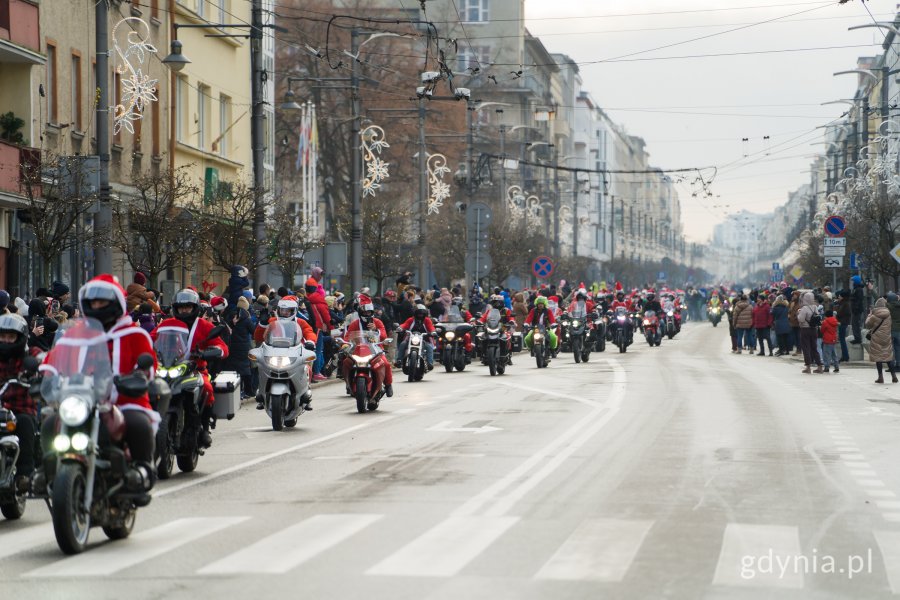 Przejazd przez Gdynię w ramach 23. edycji akcji &bdquo;Mikołaje na motocyklach&rdquo; (fot. Paweł Budziński)