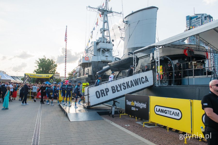 Prezentacja drużyn 83. Tour de Pologne odbyła się na pokładzie okrętu ORP &bdquo;Błyskawica&rdquo;