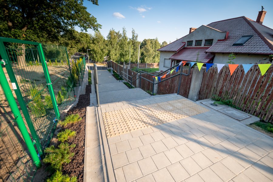 Nowopowstały chodnik na ul. Makowskiego na Oksywiu (fot. archiwum gdynia.pl)