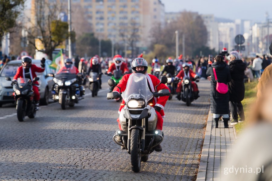 Przejazd przez Gdynię w ramach 23. edycji akcji &bdquo;Mikołaje na motocyklach&rdquo; (fot. Paweł Budziński)