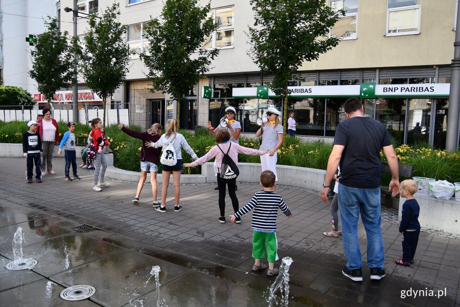 27 czerwca odbyło się pierwsze spotkanie z cyklu „Chodźcie na plac Kaszubski” skierowane do dzieci, młodzieży i dorosłych // fot. Michał Puszczewicz