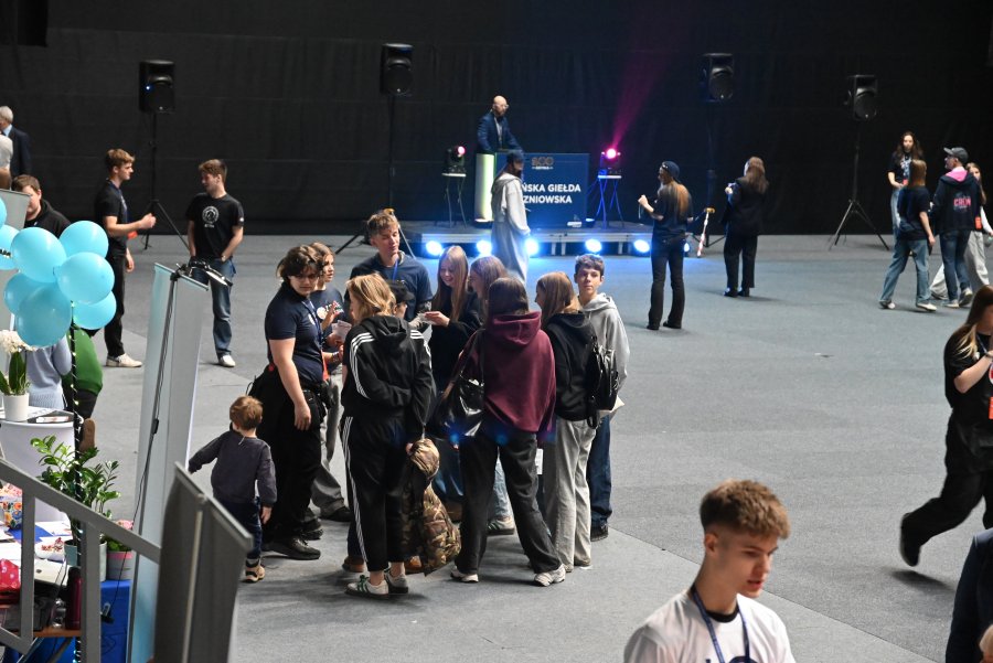 Gdyńska Giełda Uczniowska w Polsat Plus Arenie Gdynia przyciągnęła tłumy uczni&oacute;w 