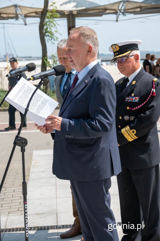 Wydarzenie zgromadziło wielu gości, w tym mieszkańców Gdyni, miłośników historii oraz przedstawicieli środowisk wojskowych.