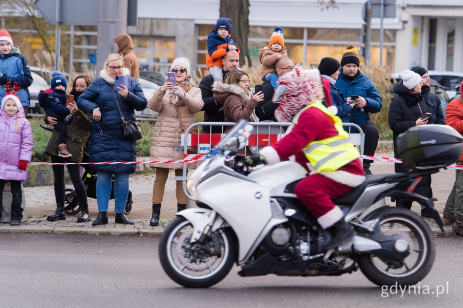 Przejazd przez Gdynię w ramach 23. edycji akcji &bdquo;Mikołaje na motocyklach&rdquo; (fot. Paweł Budziński)