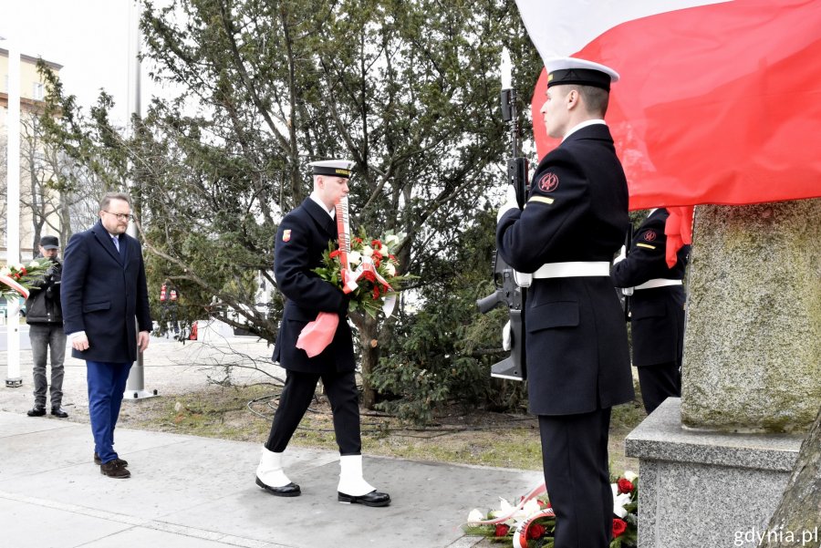 W imieniu władz Gdyni kwiaty złożył Wiceprezydent Marek Łucyk