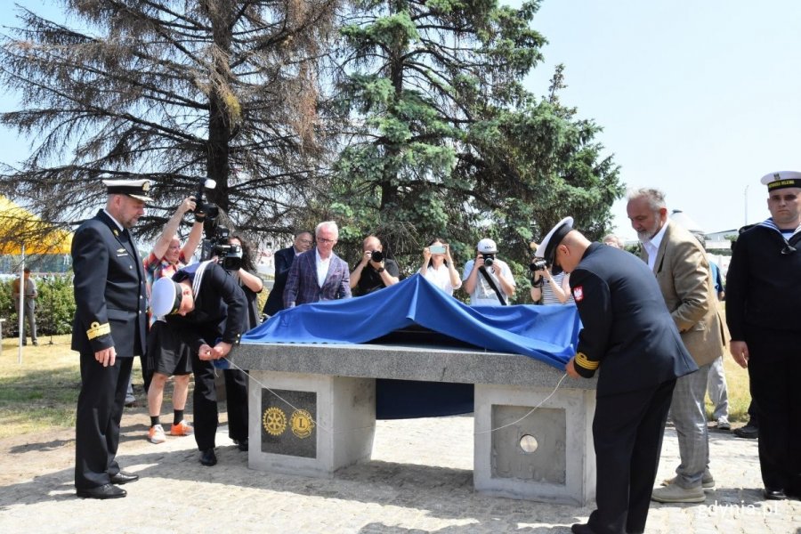 Uroczyste odsłonięcie miniatury torpedowego okrętu podwodnego ORP Orzeł. // fot. Magdalena Śliżewska