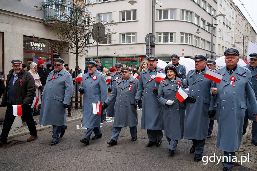 Członkowie Związku Piłsudczyków RP Towarzystwa Pamięci Józefa Piłsudskiego (fot. Mirosław Pieślak)