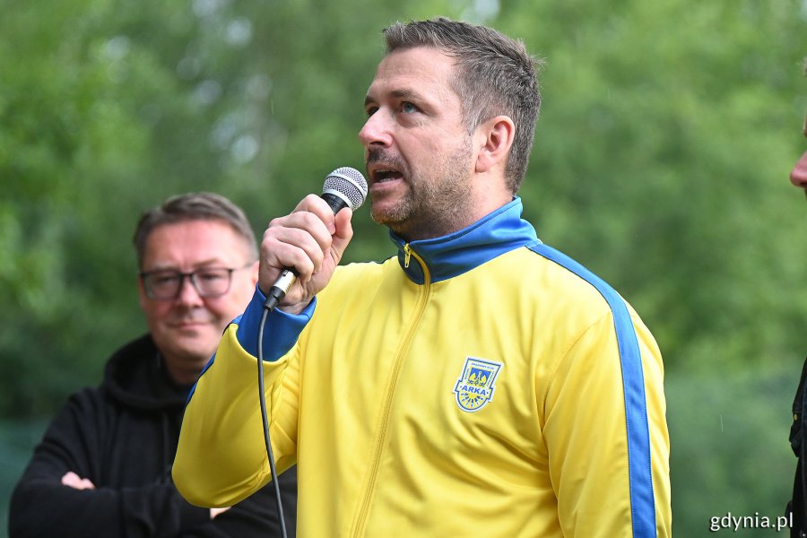 XII Spotkanie Międzypokoleniowe kibiców Arki Gdynia na słynnej „Górce” przy ulicy Ejsmonda – prezes klubu Wojciech Pertkiewicz (fot. Michał Puszczewicz)