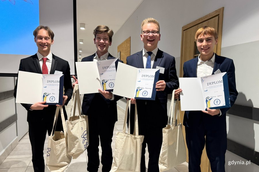 Gdyńskie Mistrzostwa Debat Oksfordzkich o Puchar Kopernika 2025 w XIV LO, na zdjęciu (fot. Katarzyna Balcerzak)