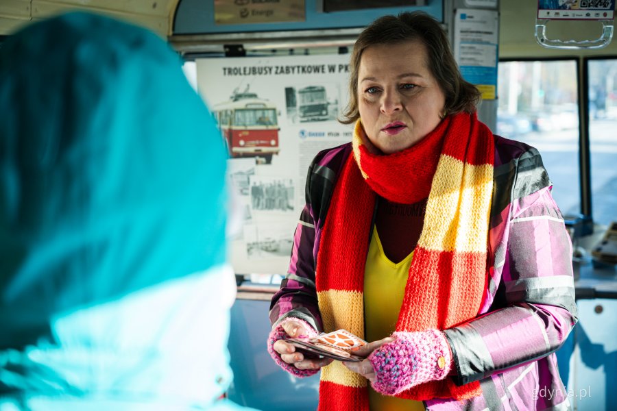 Gra miejska oparta na spektaklu &bdquo;Majka z Kajtkiem jadą trajtkiem&rdquo; (fot. Kamil Złoch)