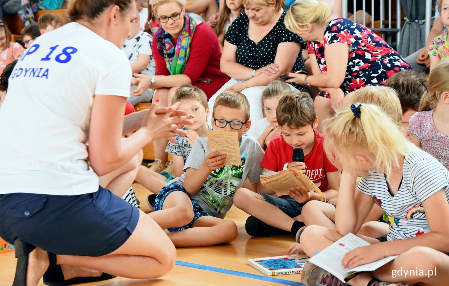 Akcja „Jak nie czytam, jak czytam” w Szkole Podstawowej nr 18 w Gdyni, fot. Kamil Złoch