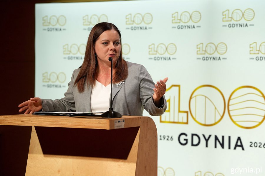 Debatę "Gdynia! Wyb&oacute;r na dziś. Miasto na jutro" otworzyła prezydent Gdyni, Aleksandra Kosiorek 