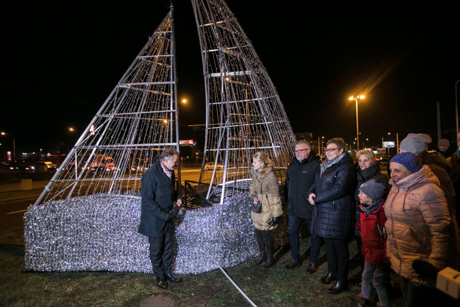 Iluminacje w dzielnicach zapalili: prezydent Wojciech Szczurek i Elżbieta Sierżęga // fot. Karol Stańczak