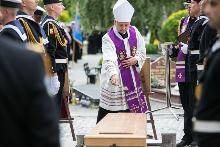 Pogrzeb oficerów, podoficerów i marynarzy w Kwaterze Pamięci na gdyńskim Oksywiu, fot. Karol Stańczak