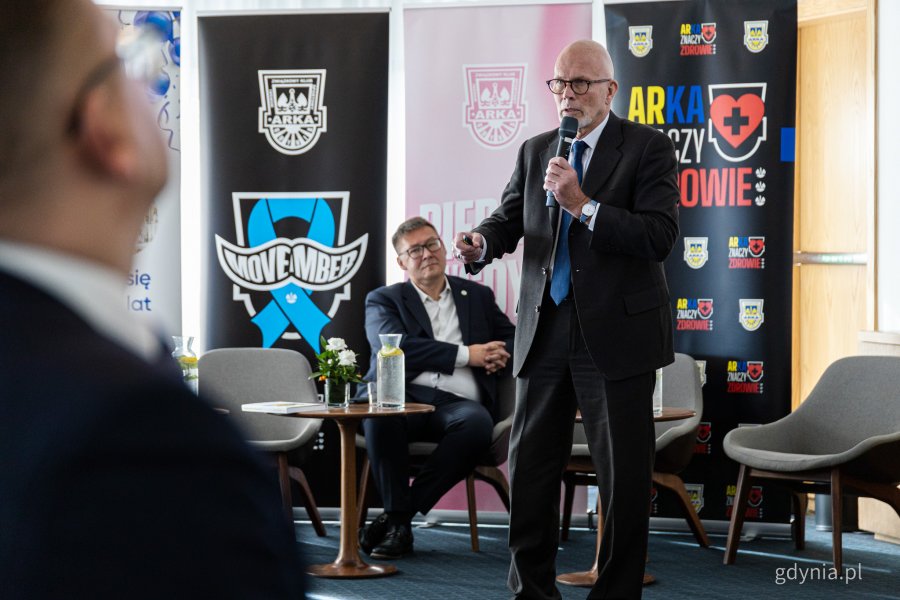 Doktor Robin Ireland. Konferencja European Healthy Stadia Network zorganizowana przez Arkę Gdynia, Gdański Uniwersytet Medyczny i Gdyńskie Centrum Zdrowia (fot. Kamil Złoch)