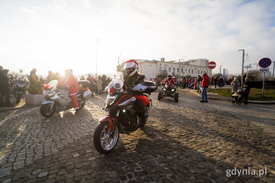 Przejazd przez Gdynię w ramach 23. edycji akcji &bdquo;Mikołaje na motocyklach&rdquo; (fot. Paweł Budziński)