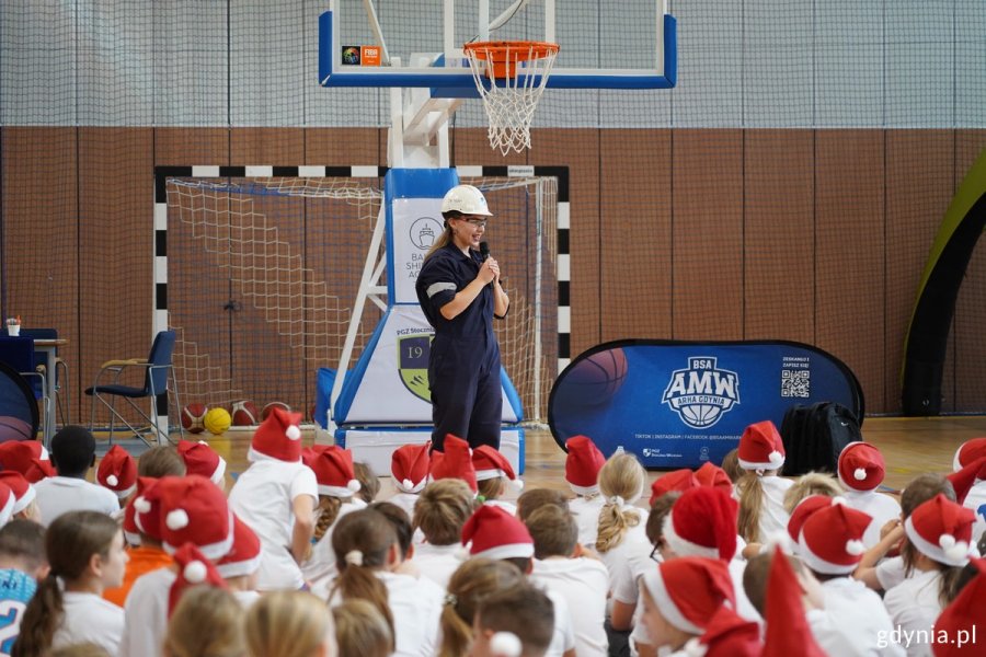 Pani Karolina opowiada o PGZ Stoczni Wojennej