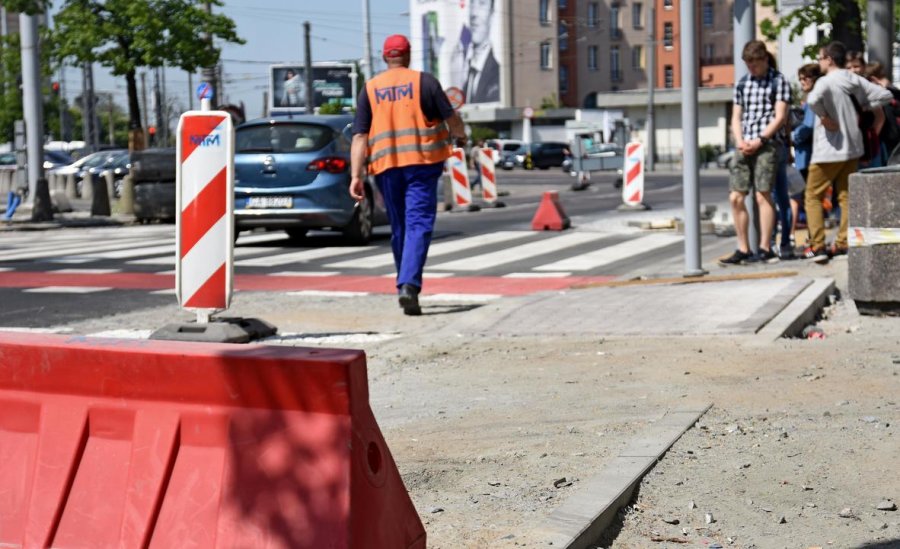 Od niedzieli kierowcy będą mogli korzystać z przebudowanego układu drogowego przy skrzyżowaniu, fot. Kamil Złoch