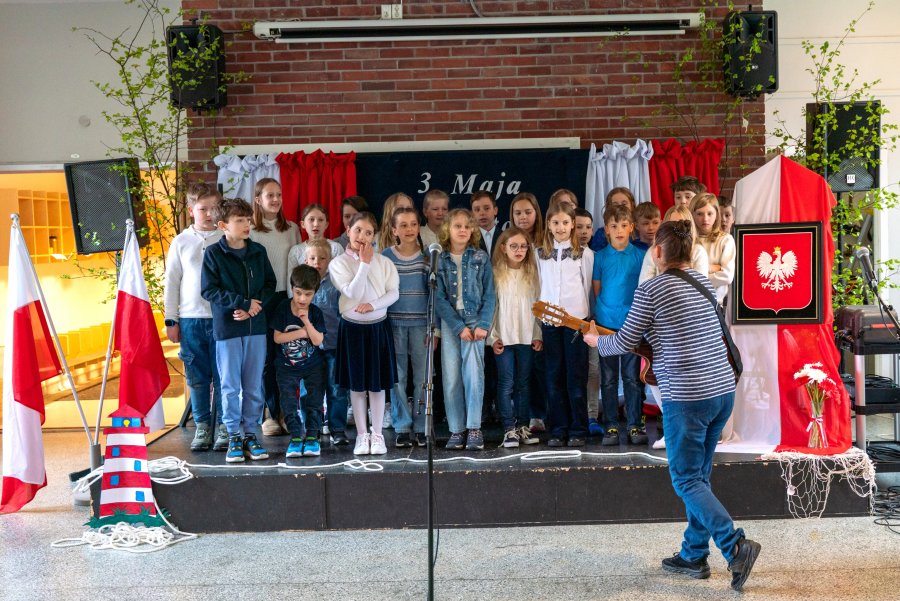 Występ dzieci ze szkoły w Bergen