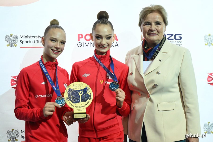Olga Duraj, Aleksandra Sadzińska i przewodnicząca Komisja Sportu, Turystyki i Rekreacji Teresa Bysewska