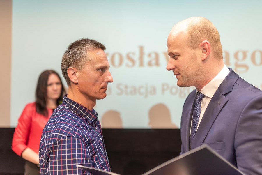 Nagrody wręczył Bartosz Bartoszewicz, wiceprezydent Gdyni ds. jakości życia, fot. Krzysztof Kozicki