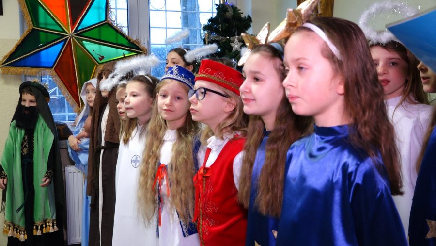 Schola Katolickiej Szkoły Podstawowej w Gdyni śpiewa pastorałkę // fot. materiały prasowe