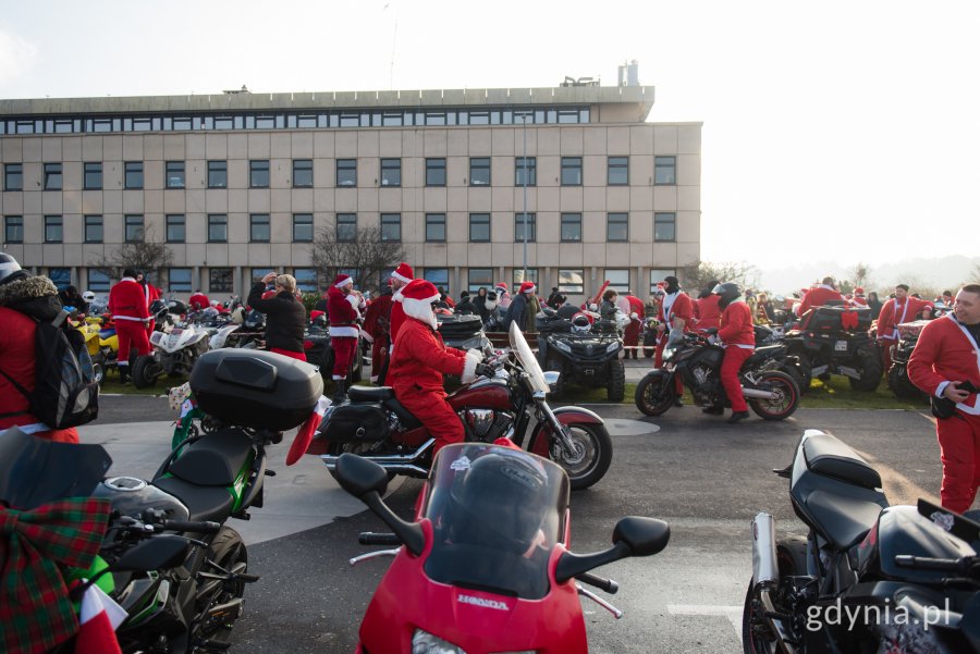 Przejazd przez Gdynię w ramach 23. edycji akcji &bdquo;Mikołaje na motocyklach&rdquo; (fot. Paweł Budziński)