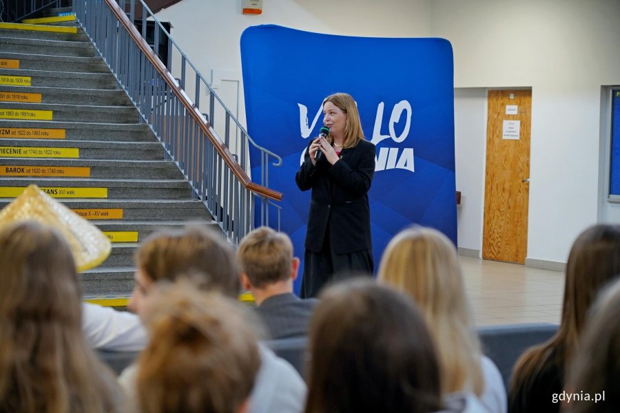 Wiceprezydentka Gdyni Oktawia Gorzeńska przemawiająca podczas kongresu &bdquo;Zdrowe Głowy&rdquo; 