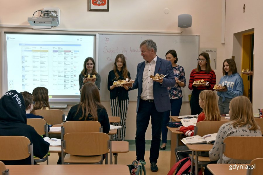 Akcja szkolna z okazji urodzin Gdyni odbyła się m.in. w Szkole Podstawowej nr 17 // fot. Magdalena Czernek