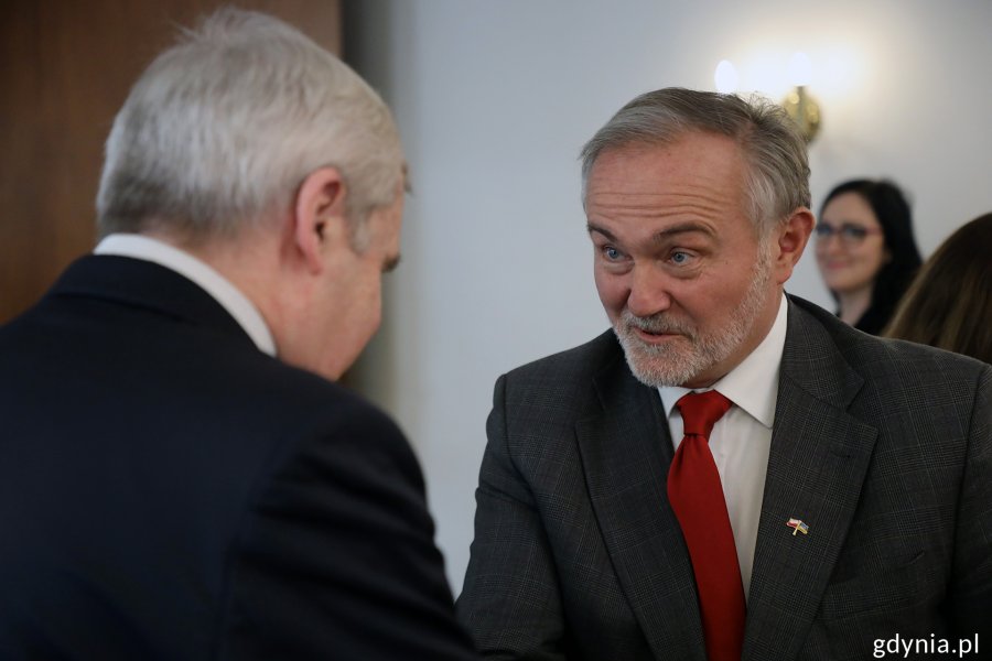 Prezydent Wojciech Szczurek wraz z jednym z nagrodzonych / fot. Michał Kozłowski 