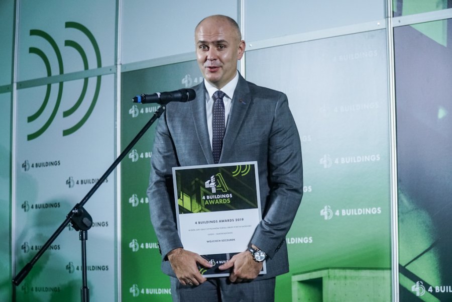 Wojciech Szczurek z nagrodą 4Buildings Awards 2019 // mat. prasowe