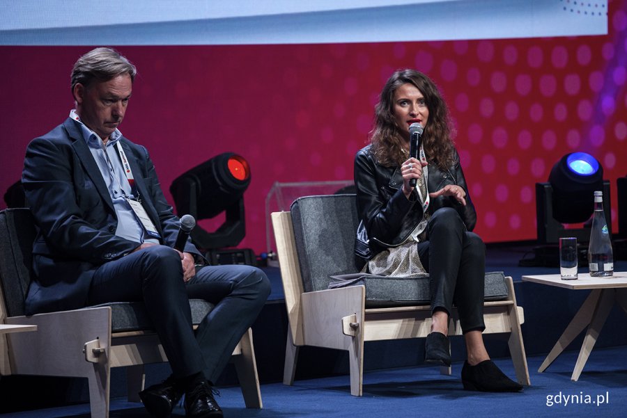 Panel "Jak rozwijać współpracę z biznesem tworząc zrównoważone miasta o atrakcyjnej jakości życia" podczas ABSL Summit. Fot. Przemysław Kozłowski