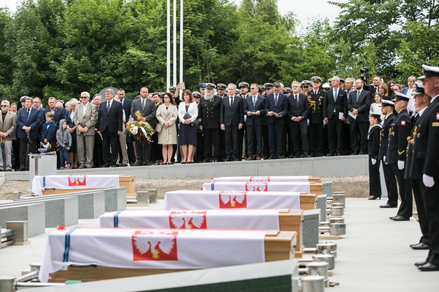 Pogrzeb oficerów, podoficerów i marynarzy w Kwaterze Pamięci na gdyńskim Oksywiu, fot. Karol Stańczak