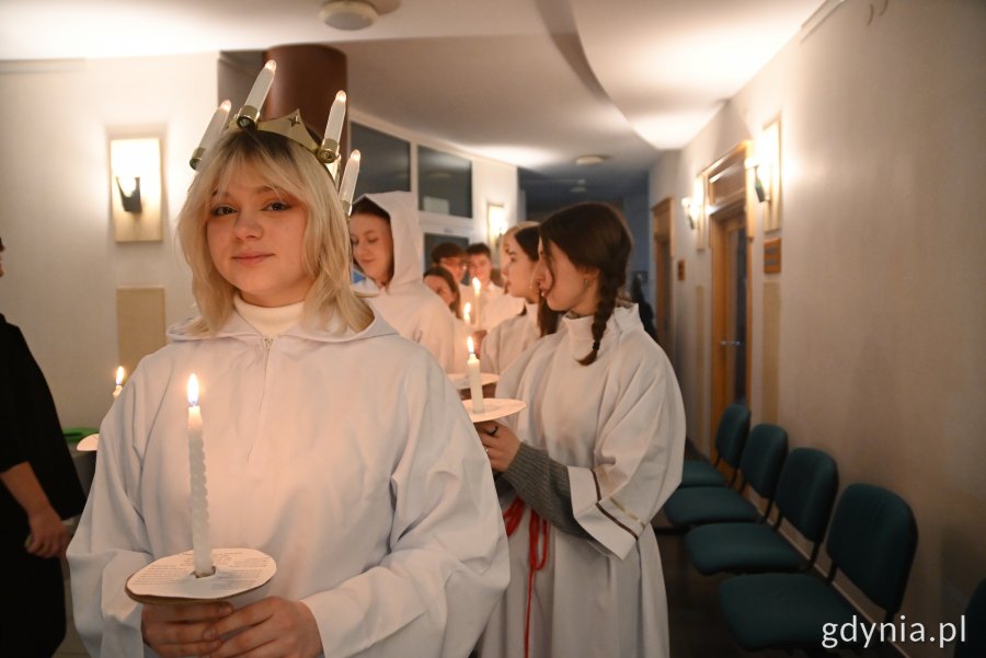 Uczniowie śpiewają szwedzkie pieśni// fot. Karolina Szypelt