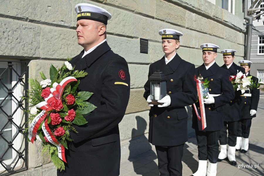 Wojskowa asysta honorowa (fot. Magdalena Starnawska)