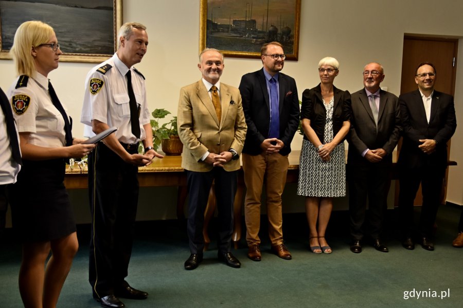 W uroczystości udział wzięli m.in. Wojciech Szczurek, prezydent Gdyni, Marek Łucyk, wiceprezydent Gdyni ds. rozwoju, Joanna Zielińska, przewodnicząca Rady Miasta, a także Stanisław Borski i Andrzej Bień, wiceprzewodniczący Rady Miasta // fot. Paweł Kukla
