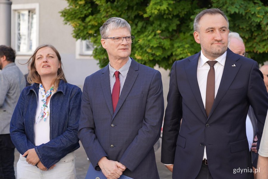Na zdjęciu radna Natalia Kłopotek-Gł&oacute;wczewska, wiceprezydent Rafał Geremek i wiceprezydent Tomasz Augustyniak