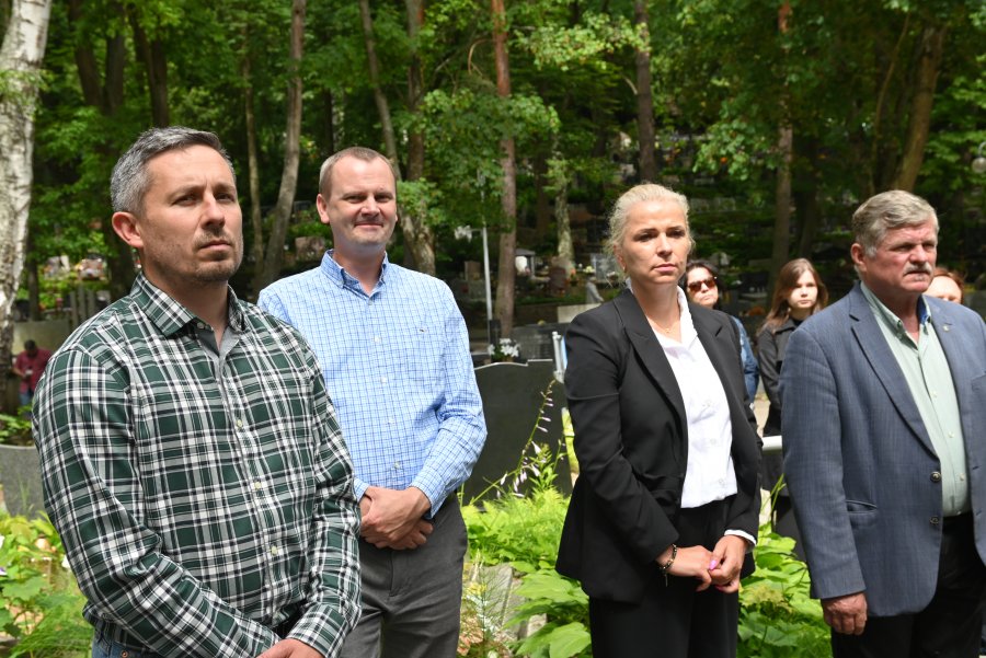 na zdjęciu ludzie