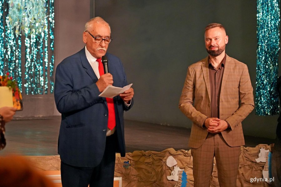 Adam Wika-Czarnowski &ndash; starszy cechu z Cechu Rzemiosła i Przedsiębiorczości w Gdyni oraz Mieczysław Lejkowski &ndash; dyrektor Centrum Kształcenia Zawodowego i Ustawicznego nr 2 w Gdyni podczas uroczystości z okazji 10-lecia CKZiU nr 2 