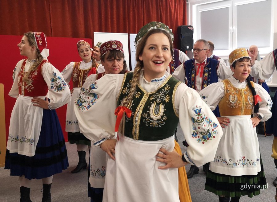 Na zdjęciu zesp&oacute;ł ludowy