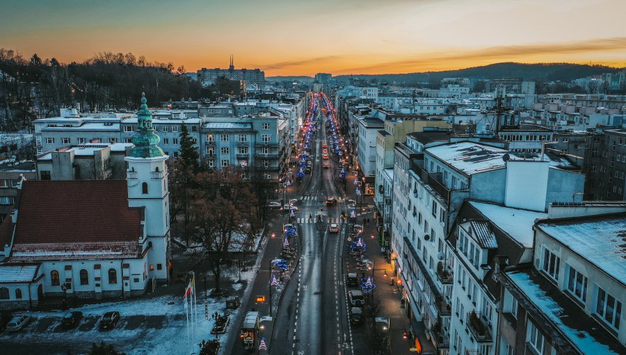 iluminacje na ulicach Gdyni, widok na miasto z góry