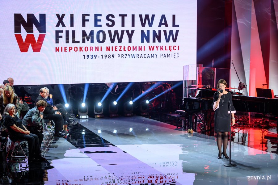 Gala Finałowa XI Festiwalu NNW. Festiwal zamyka Katarzyna Gruszecka-Spychała, wiceprezydent Gdyni // fot. Dawid Linkowski