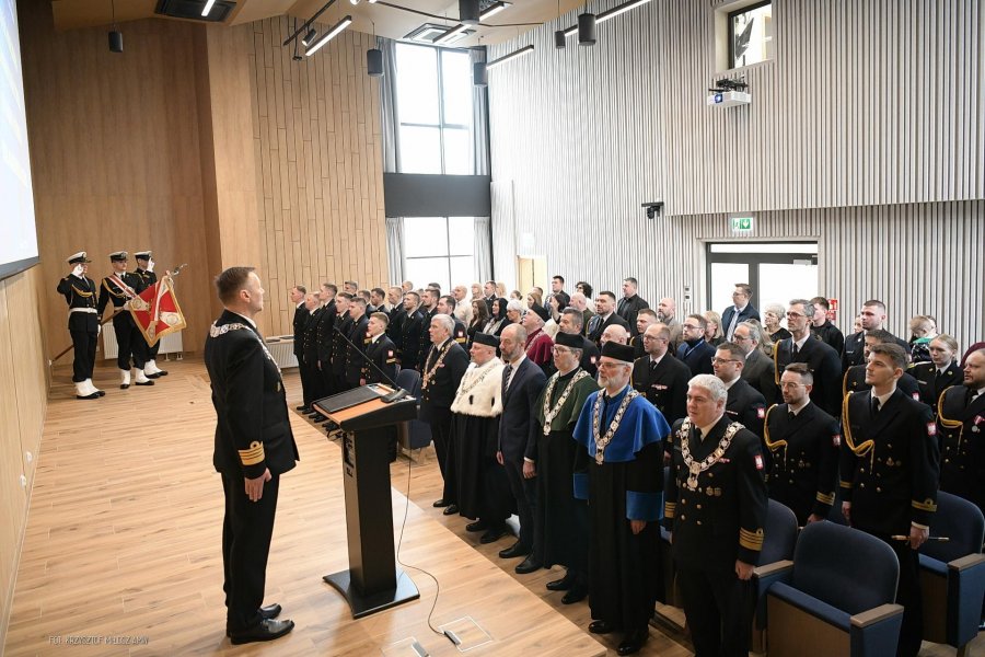 Gala wręczenia dyplom&oacute;w AMW (fot. Krzysztof Miłosz / Akademia Marynarki Wojennej w Gdyni)